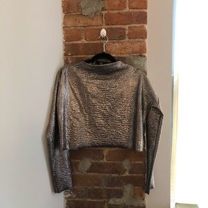 Metallic top with high neck 🖤